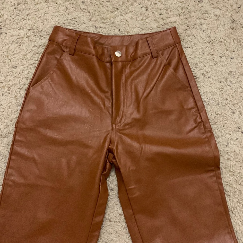 Women’s straight leg (fake) leather pants